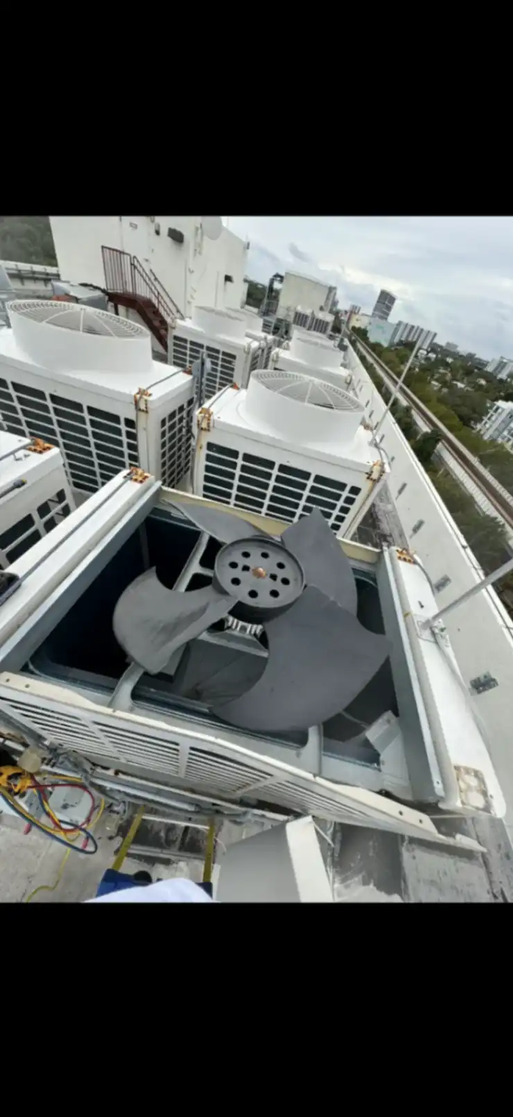 Commercial rooftop AC equipment
